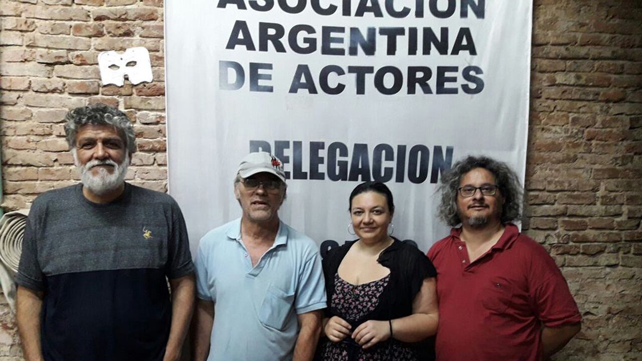 Christian Alvarez (der.) y sus compañeros de la delegación de la AAA.