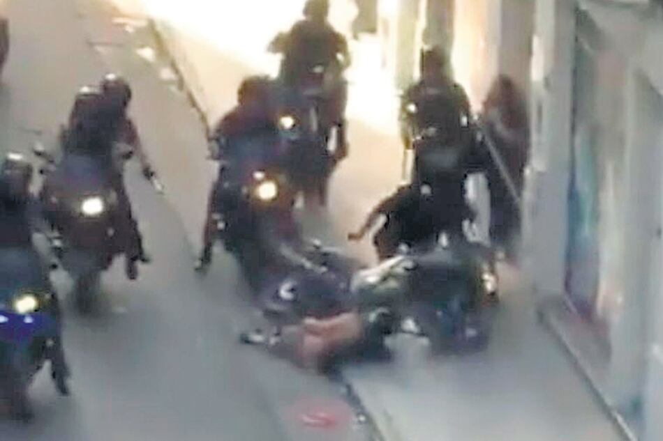 El momento en que Alejandro “Pipi” Rosado es atropellado mientras trabajaba en Hipólito Yrigoyen y Tacuarí.