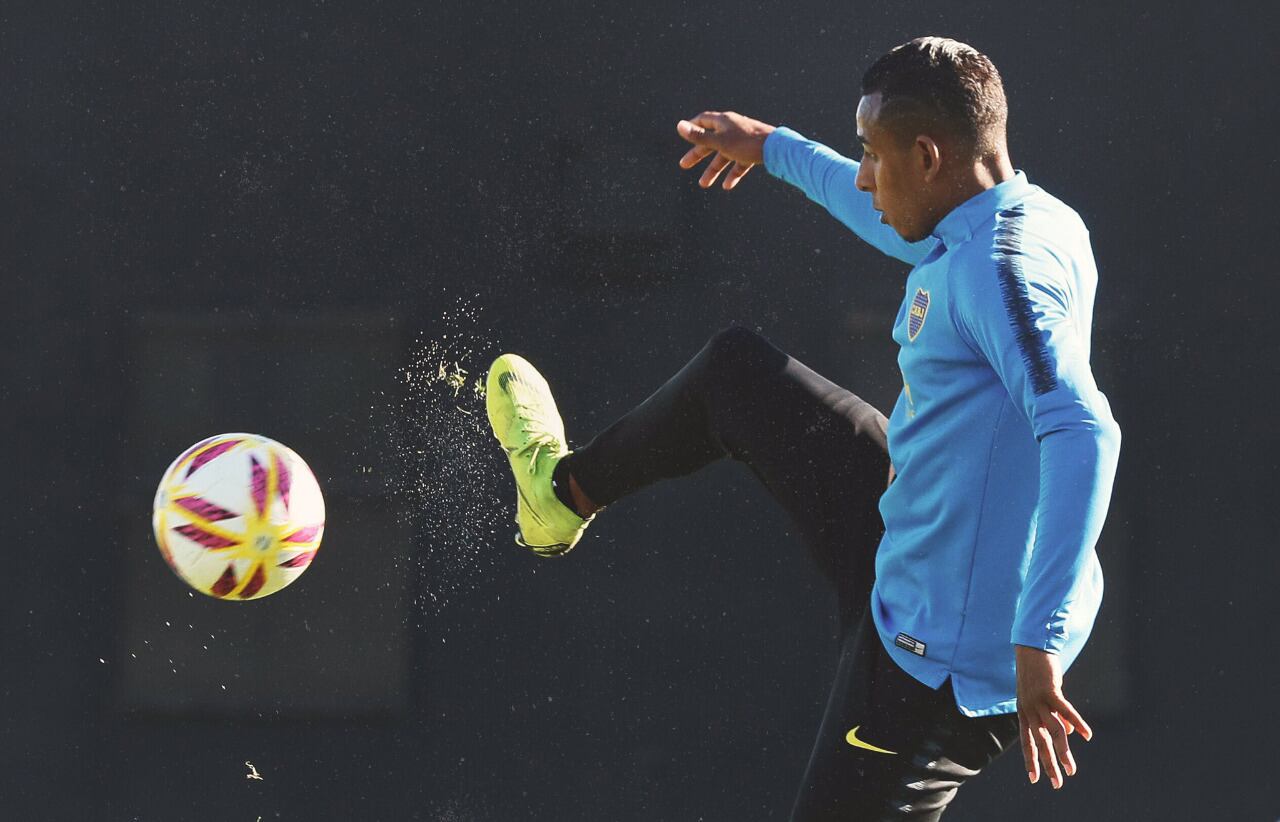 Sebastián Villa participó de un amistoso, pero no jugará partidos oficiales según el presidente de Boca, Jorge Ameal.