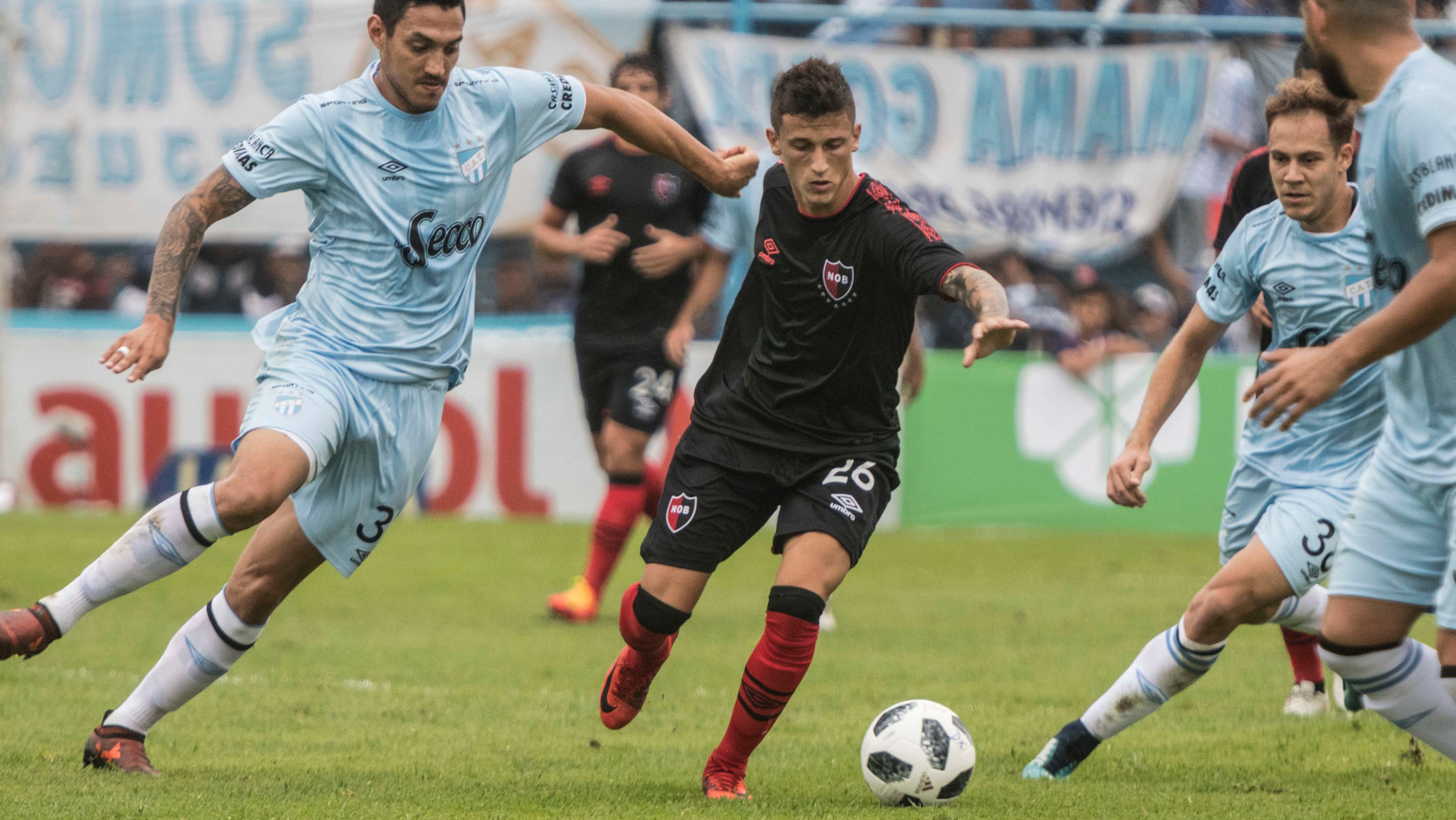 Figueroa se asoció con Rivero, otro mediocampista de buen pie, para la generación de juego.