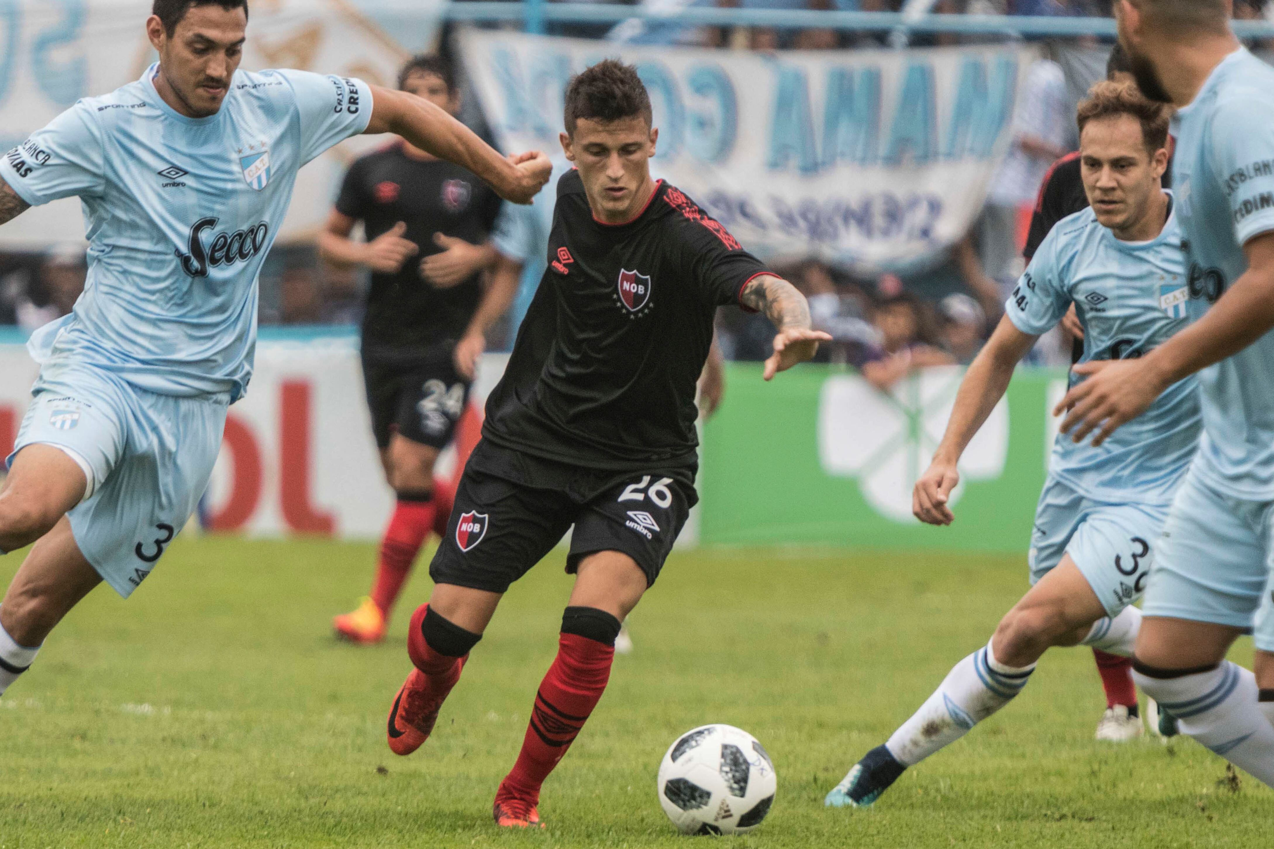 Figueroa se asoció con Rivero, otro mediocampista de buen pie, para la generación de juego.