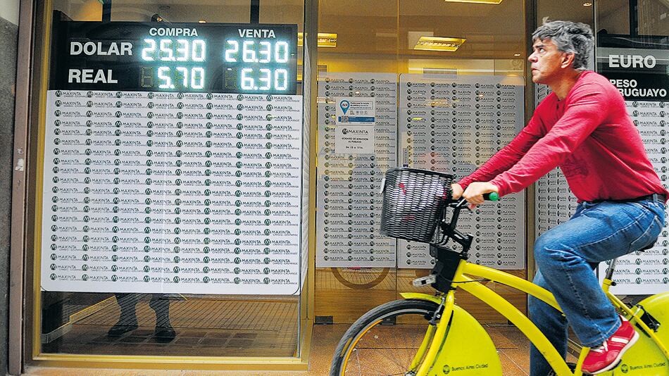 Sin participación de entidades públicas, la cotización del billete verde continuó su carrera alcista.