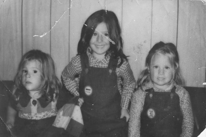 María Virginia, María Paula y María Elvira Herrero, fotografiadas por los genocidas en la ESMA.