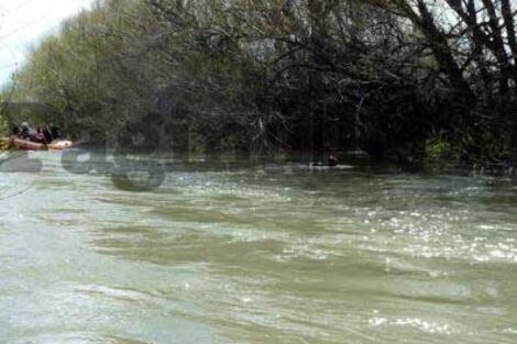 Los buzos de Prefectura que participaron del operativo.