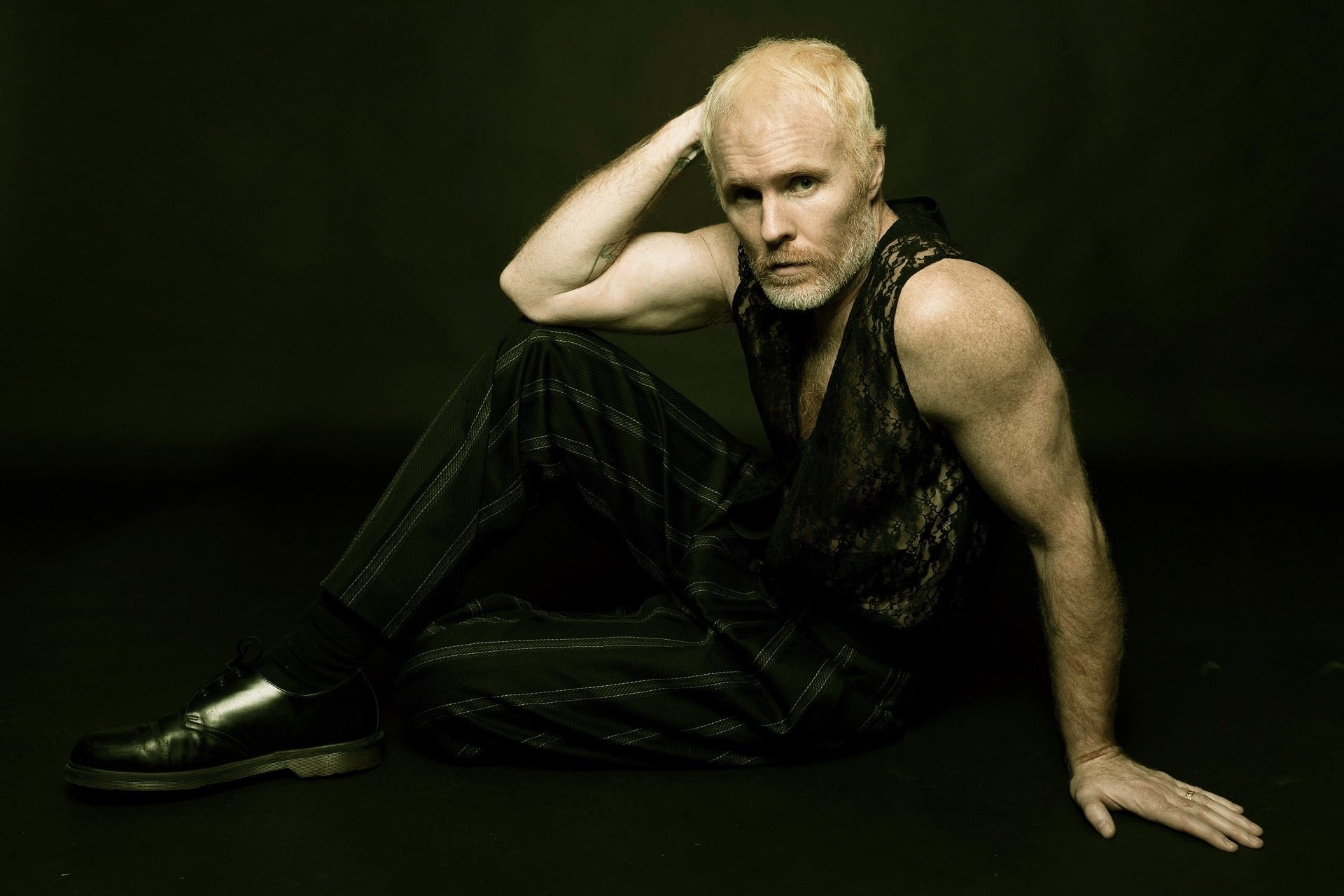 Lo nuevo de Butler viene con un sonido más espeso y orgánico, con recursos del post punk, del rock gótico y de la música industrial