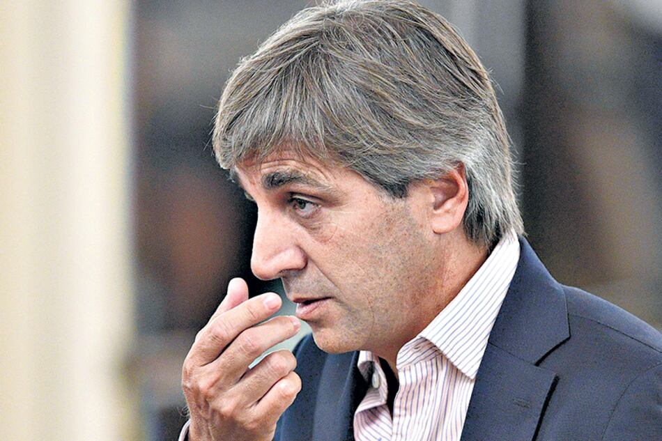 El ministro de finanzas Luis Caputo acordó la operación con cuatro bancos internacionales a una tasa altísima.