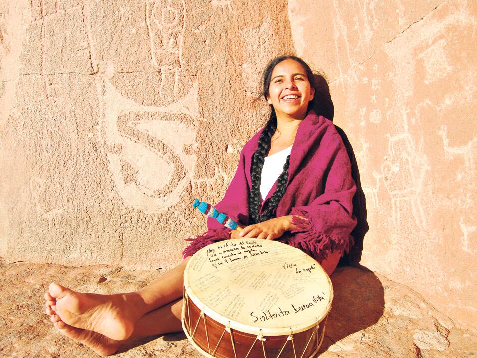Carrizo ha cantado, entre otros, con Lila Downs, Cecilia Todd, Dulce Pontes y León Gieco, entre otros.