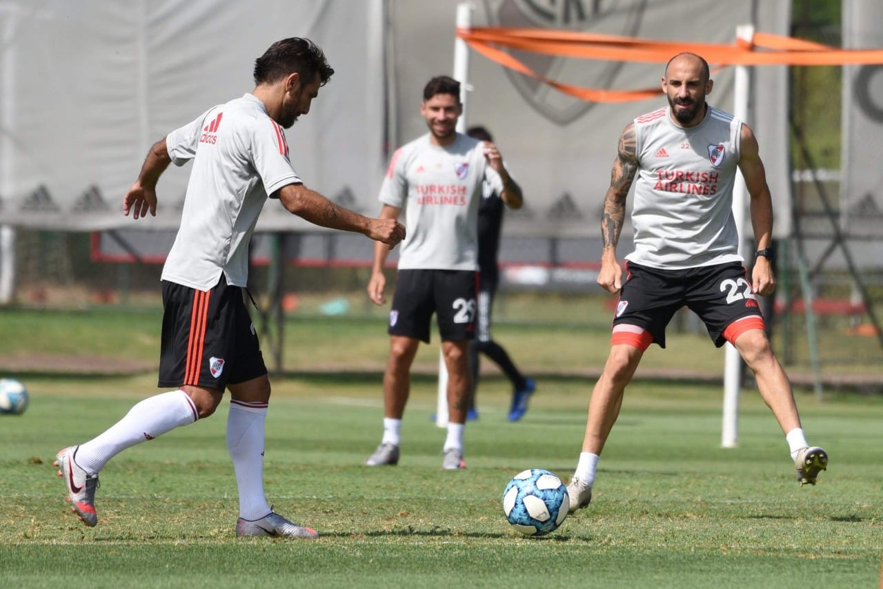 Práctica distendida de River en Ezeiza.