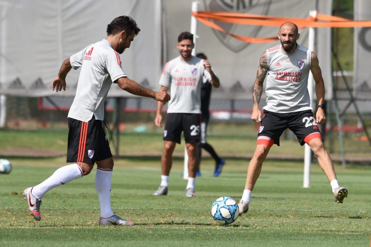 Práctica distendida de River en Ezeiza.