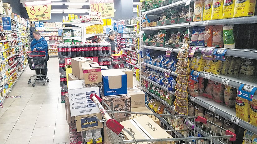 Ante la suba incesante de los produtos de primera necesidad, el Gobierno busca una tregua.