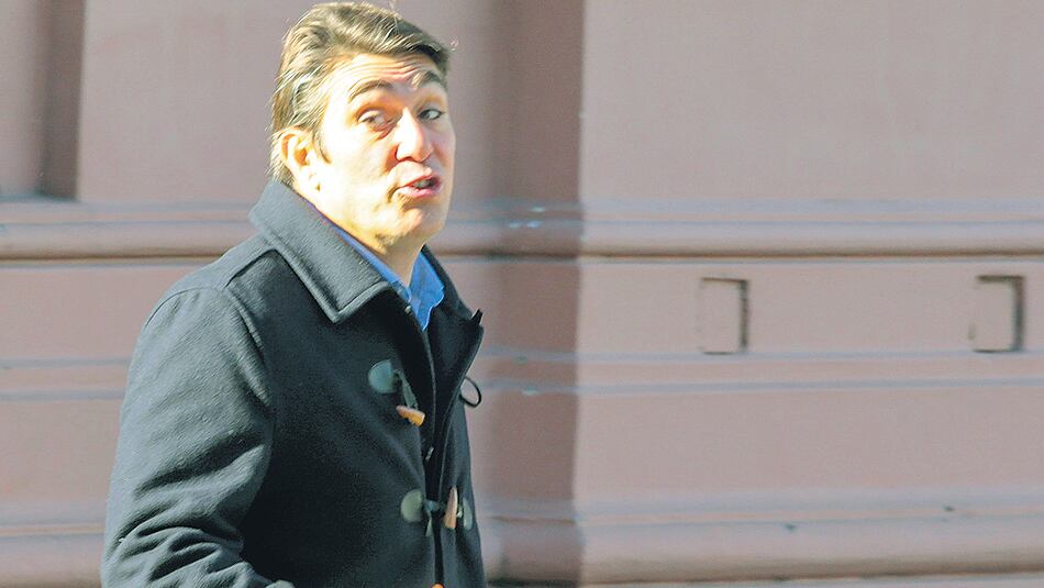 La presencia offshore de Iguacel se extiende hasta seis meses antes de lanzarse como candidato por el PRO.