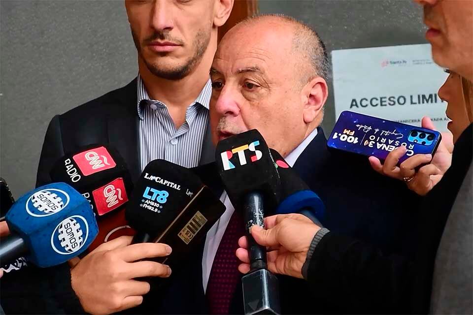 Omar Pereira admitió que había 52 detenidos en un espacio para 16. 