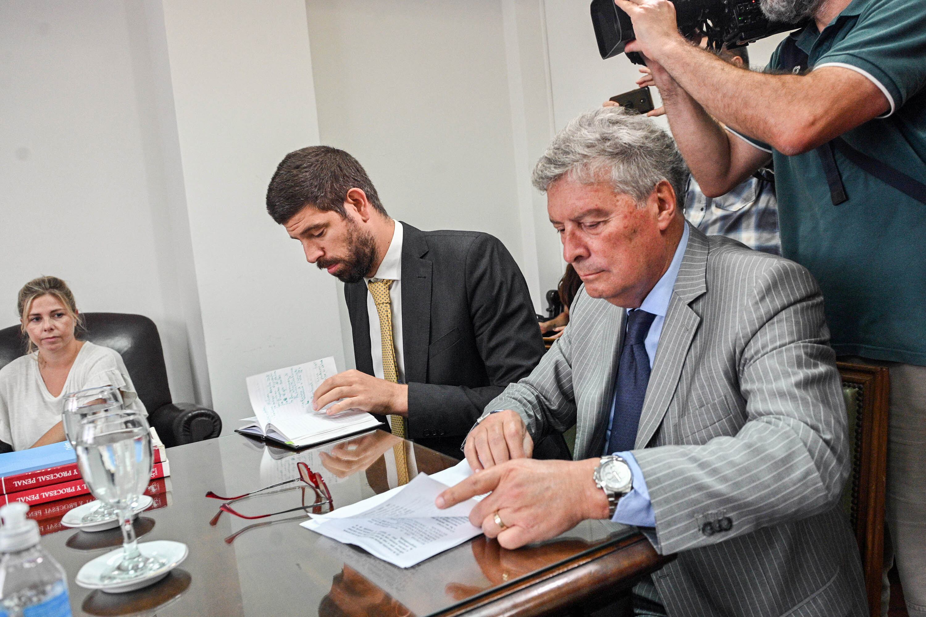 Aldazabal y Ubeira en la audiencia sostuvieron que "Capuchetti no es investigadora, no era docente, tiene un curro con la Ciudad de Buenos Aires".