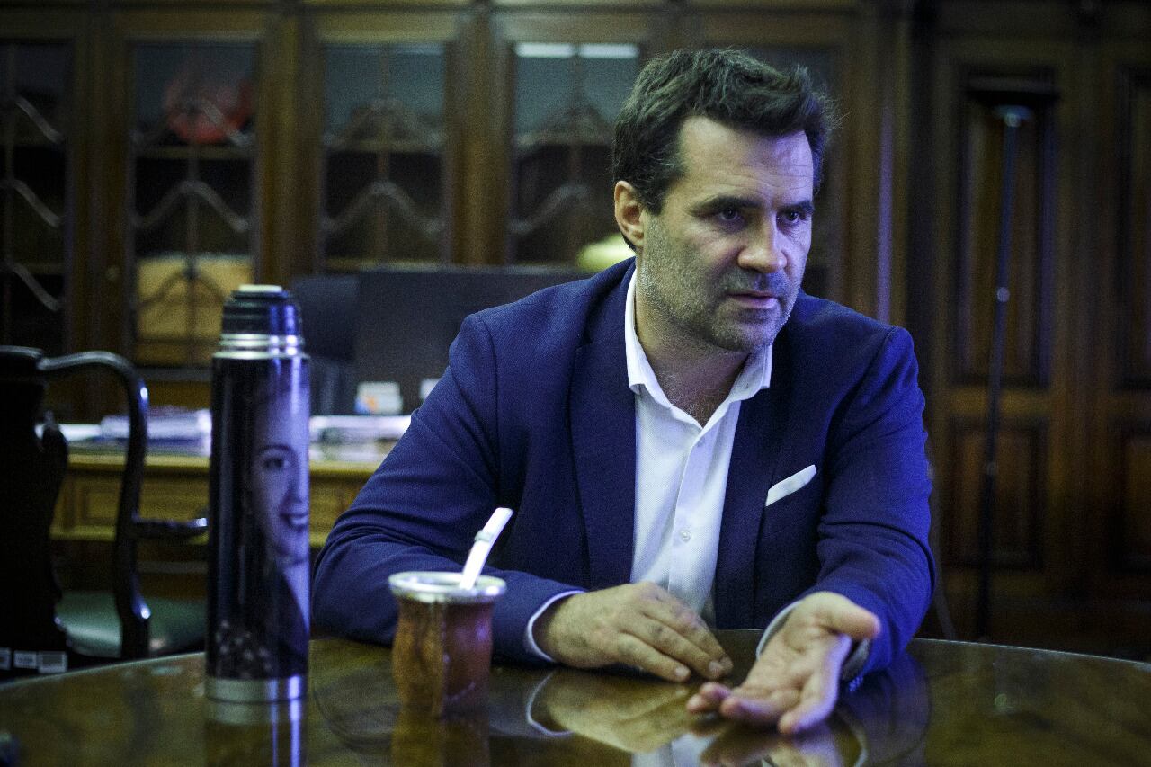 Darío Martínez, secretario de Energía. "El barco regasificador es una de las opciones".