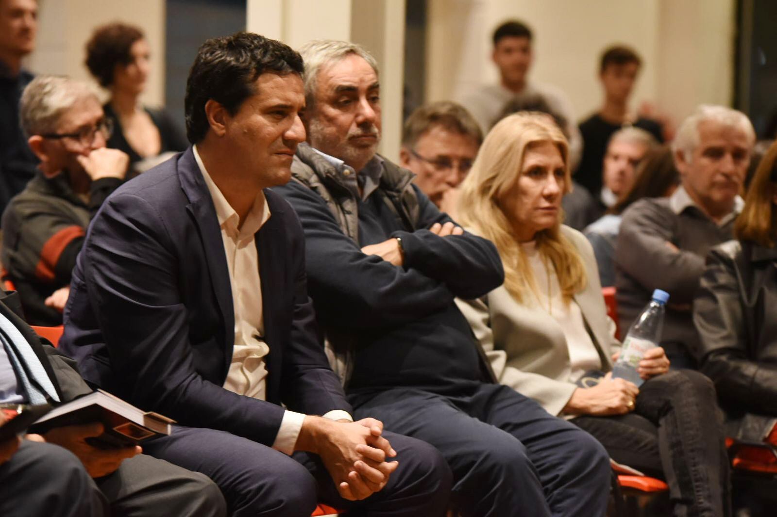 Maximiliano Abad y Miguel Fernández, referentes del oficialismo en el Comité Provincia, junto a la diputada Alejandra Lorden. 