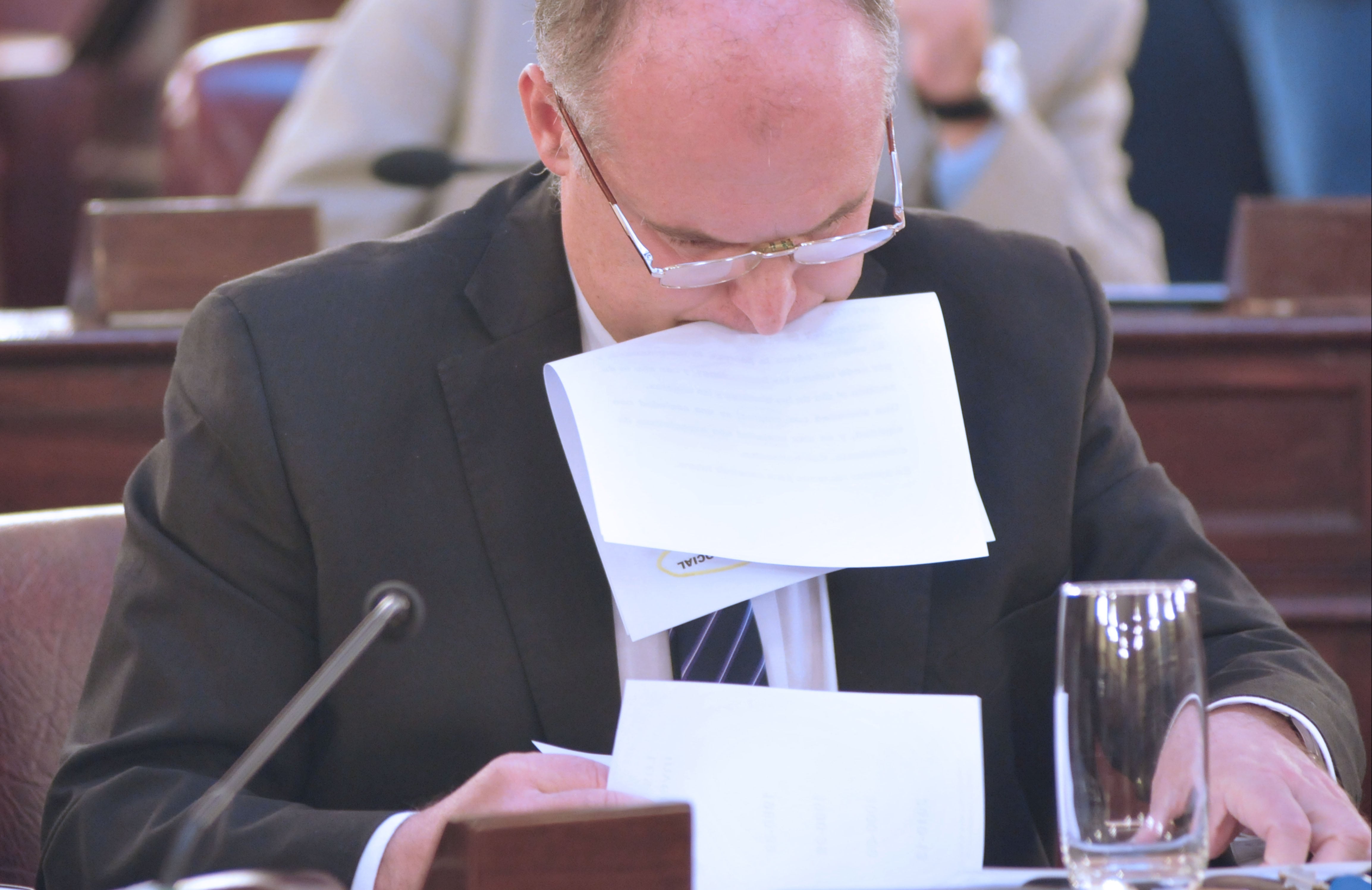 Henn fue enfático en el rechazo de la ley que según Macri limitará la industria del juicio.