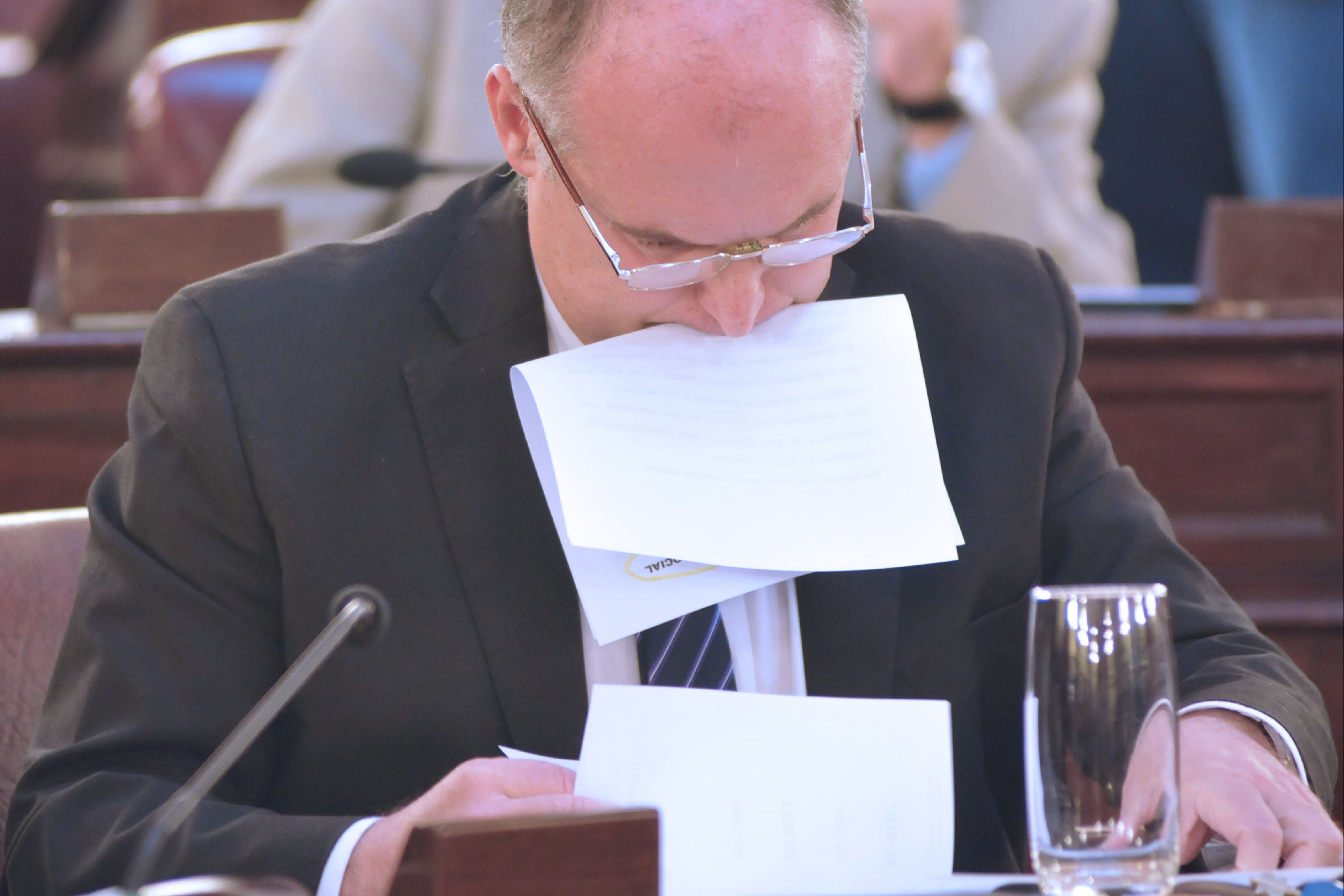 Henn fue enfático en el rechazo de la ley que según Macri limitará la industria del juicio.