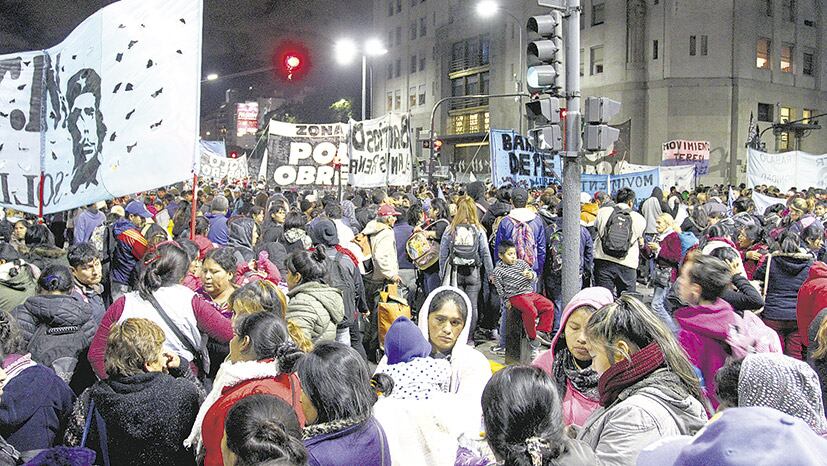 En la marcha participaron la CTEP, Barrios de Pie, la CCC, el FOL y el Frente Darío Santillán.