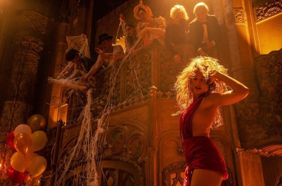 Margot Robbie es Nellie, la prostituta que sueña con trabajar en cine.