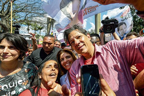 La suma de apoyos a Fernando Haddad comenzó hace dos semanas, cuando Lula fue inhabilitado como candidato.