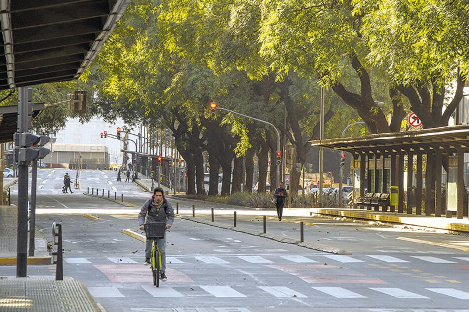 El paro general tuvo un alto acatamiento en las principales ciudades del país, que se expresó con calles vacías y negocios cerrados.