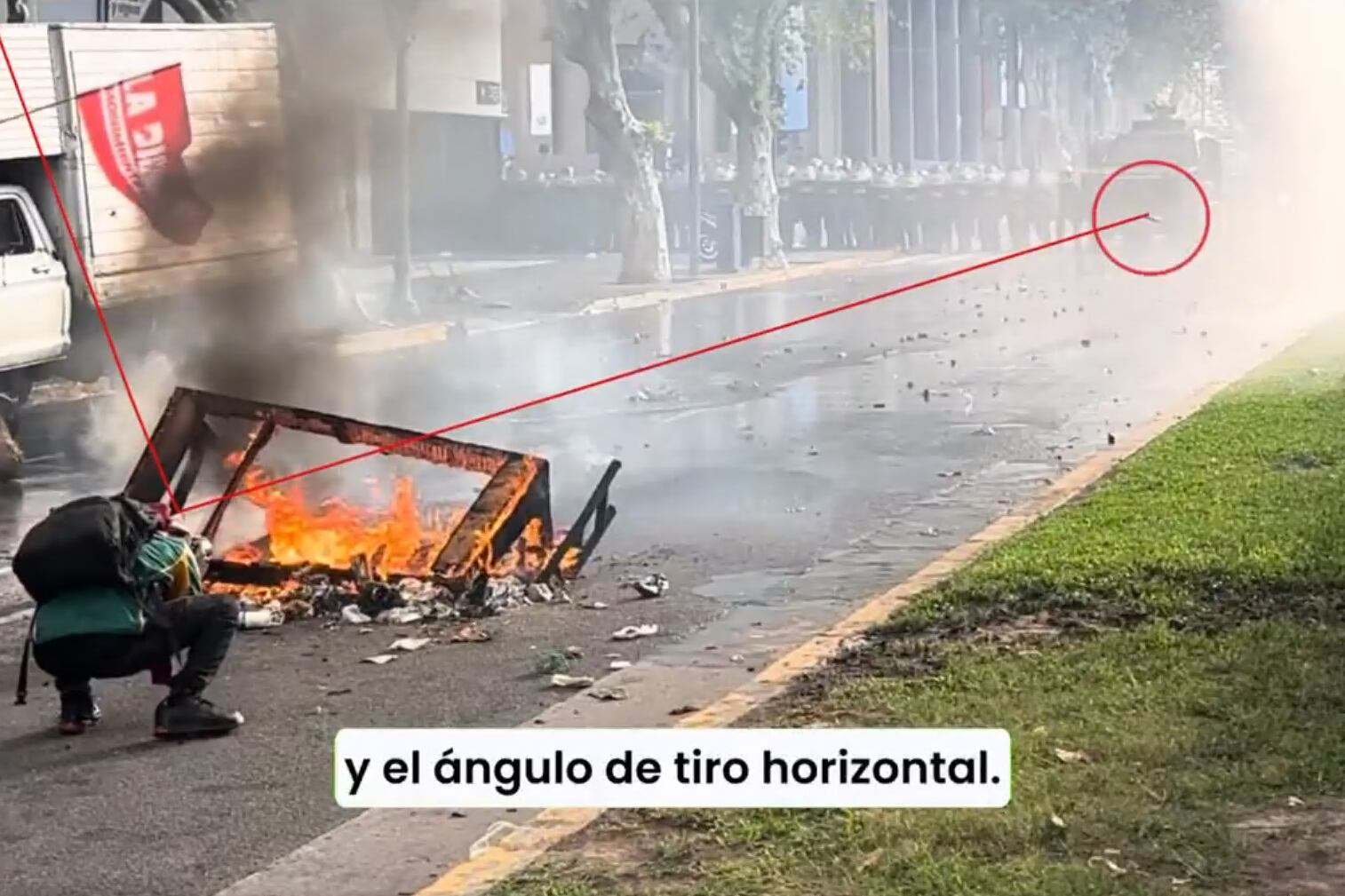 El momento del impacto sobre Grillo