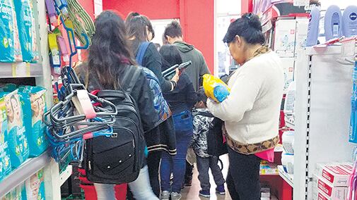 Los súper chinos no pueden abrir los domingos para garantizar el descanso de los empleados.