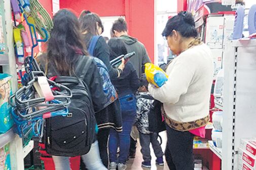 Los súper chinos no pueden abrir los domingos para garantizar el descanso de los empleados.