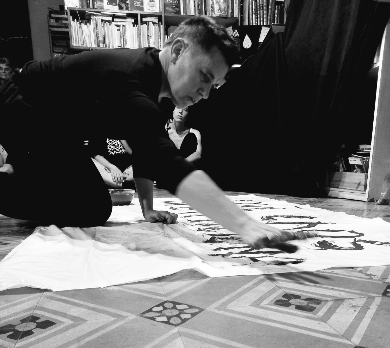 val flores en la presentación de sus libros.