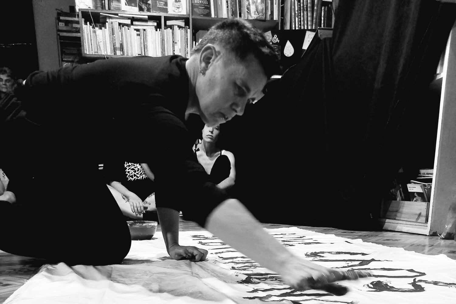 val flores en la presentación de sus libros.