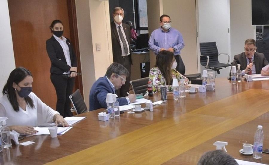 La foto de la reunión en la que se lo ve sin barbijo y ya estaba enfermo.