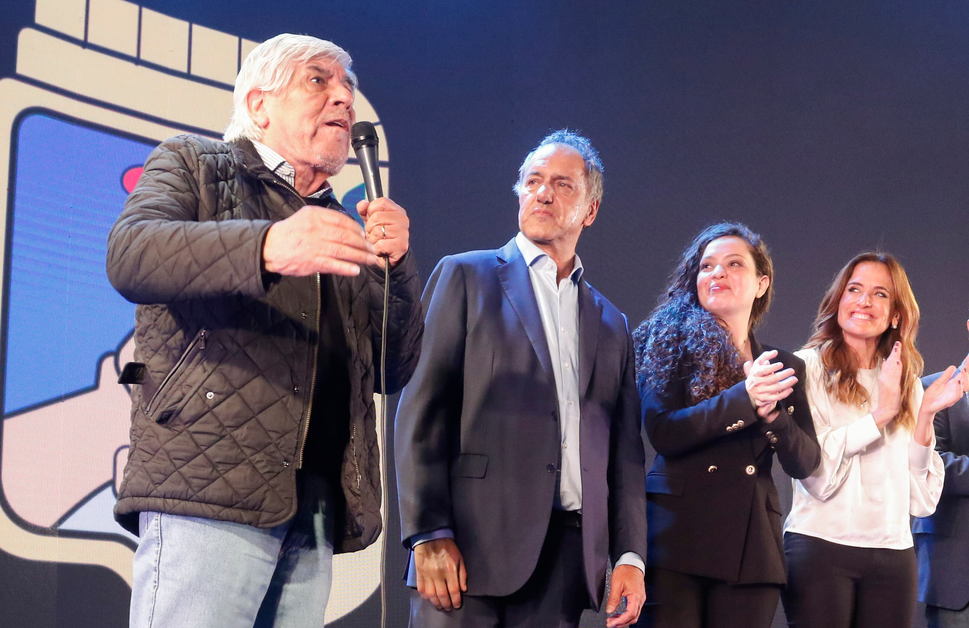 Hugo Moyano, Daniel Scioli, Mayra Arena y Victoria Tolosa Paz. 