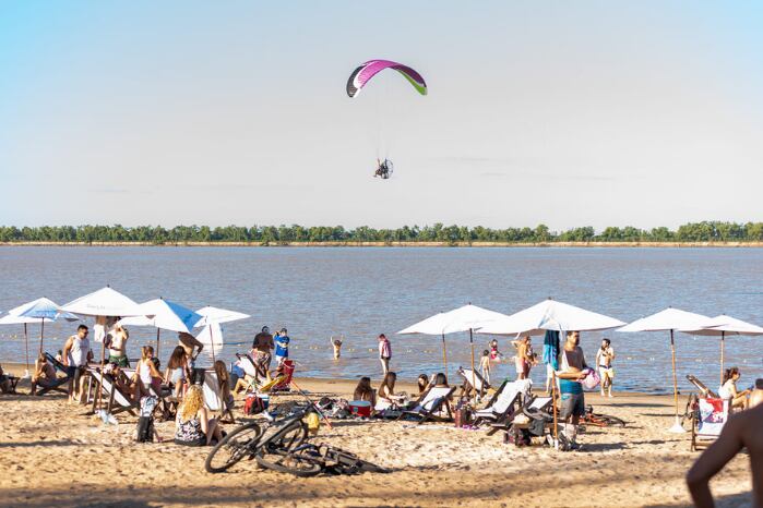 La playa “El Arenal" de San Nicolás de los Arroyos ideal para una escapada. Imagen: prensa San Nicolás