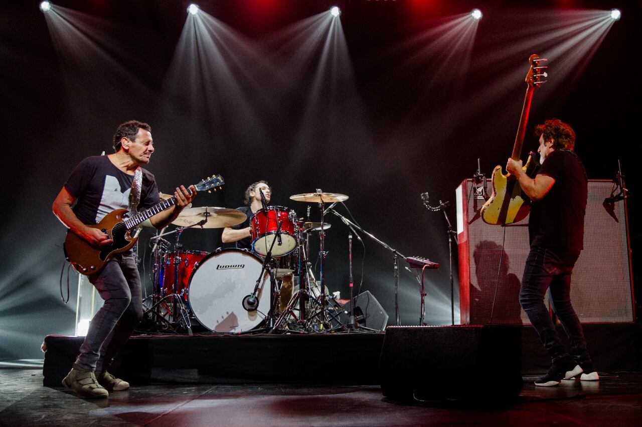 Divididos en escena, nunca una versión rutinaria.