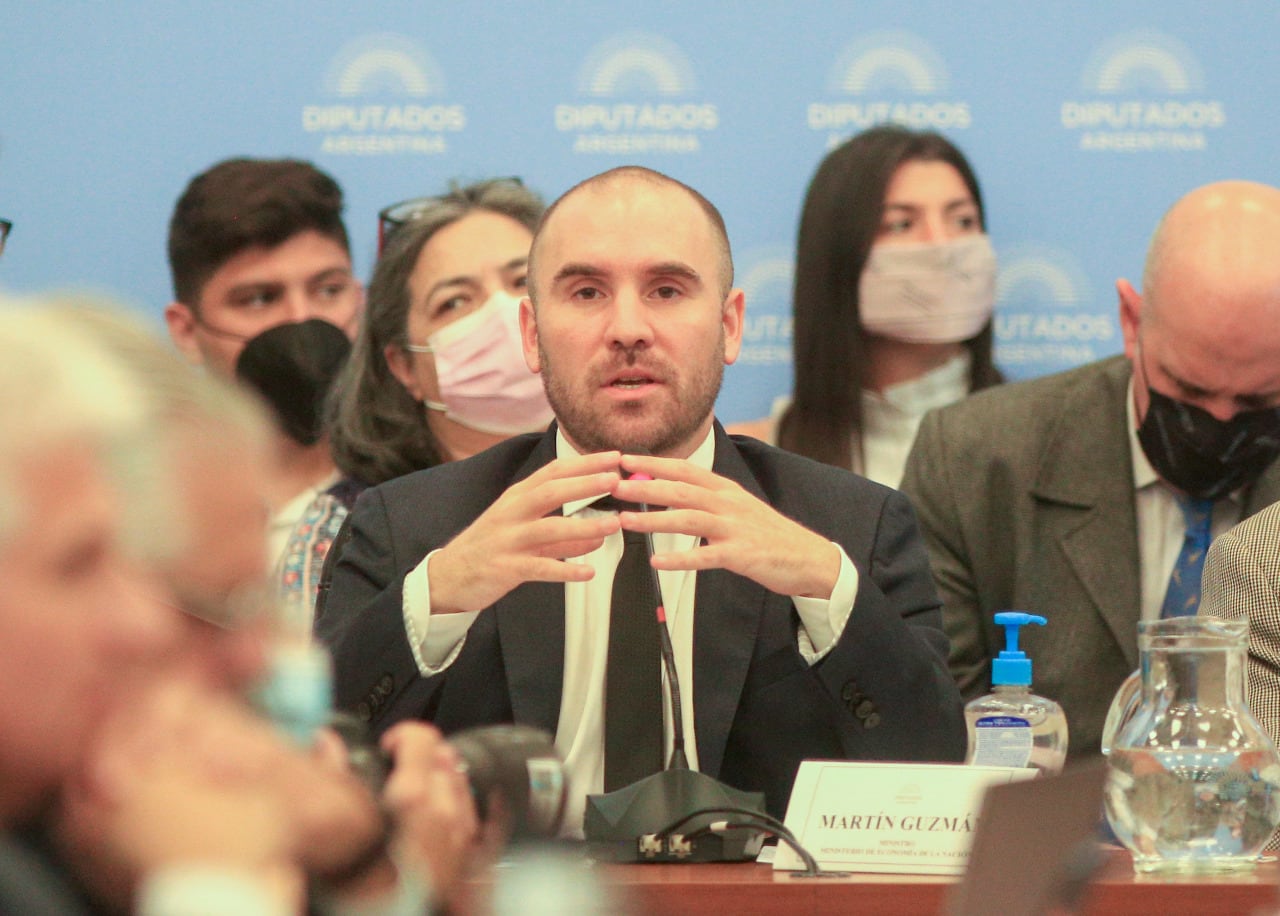 El ministro Guzmán recibió consultas y críticas de parte de la oposición.