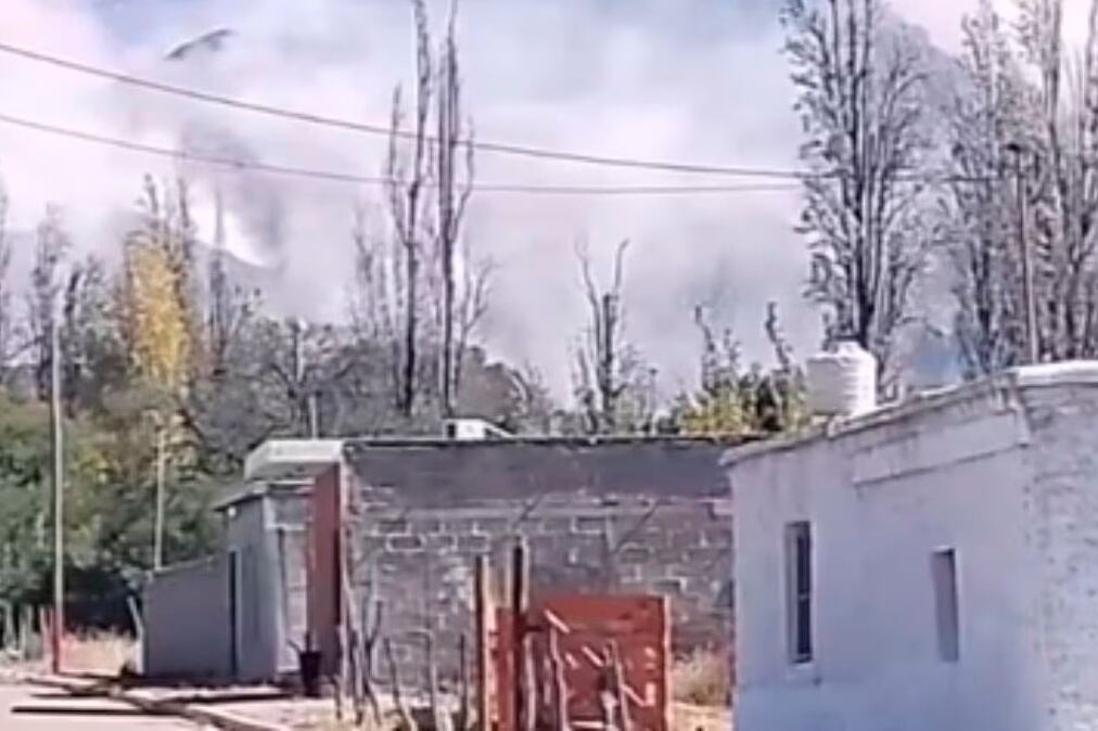 El Famatina invisibilizado por el polvo del temblor.