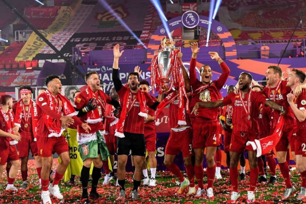 Liverpool celebró su primer título en la Premier League en medio de la pandemia.