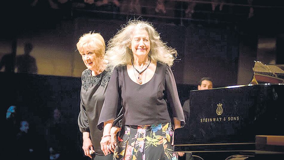 Martha Argerich dio un concierto extraordinario junto a Graciela Reca.