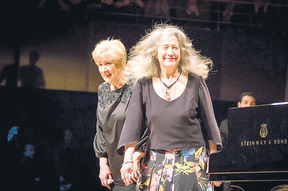 Martha Argerich dio un concierto extraordinario junto a Graciela Reca.