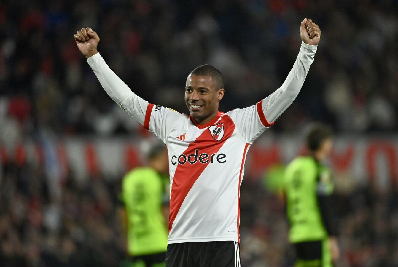 A River le corresponden ocho millones de dólares por la venta de De la Cruz