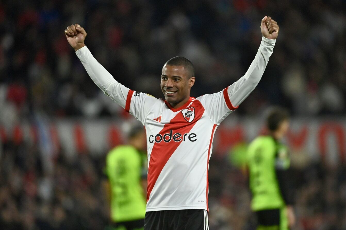 A River le corresponden ocho millones de dólares por la venta de De la Cruz