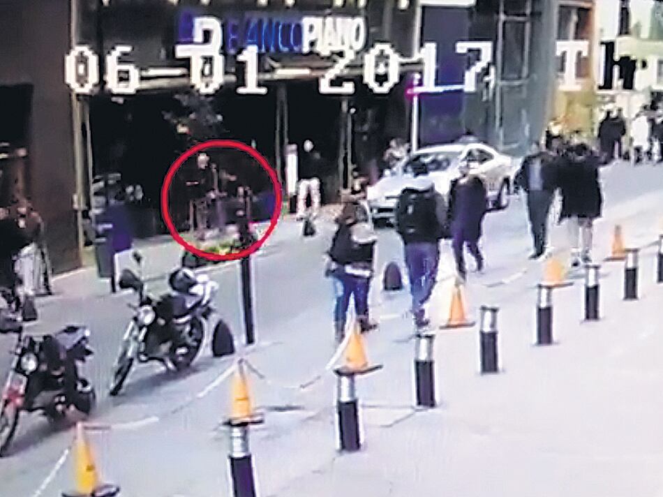 La filmación en la que se ve a Aldo Ducler en el centro, poco antes de desplomarse.