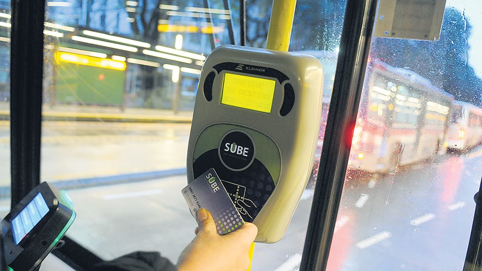 Los boletos suben un peso desde hoy y en septiembre y octubre habrá otra suba igual.