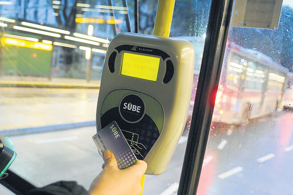 Los boletos suben un peso desde hoy y en septiembre y octubre habrá otra suba igual.