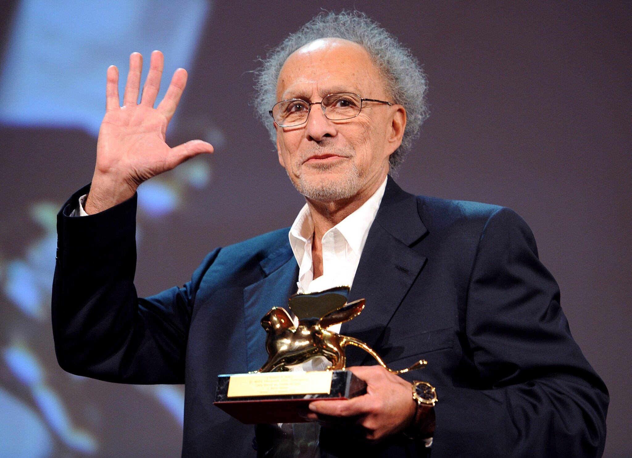 Monte Hellman con el León de Oro de Venecia 2010, un premio especial a su carrera. 