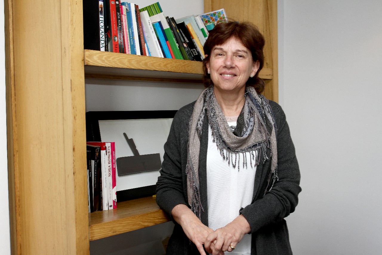 "Hoy siento que lo central es pensar cómo se construye una lengua franca, que es la lengua de las emociones", dice Reyes. 