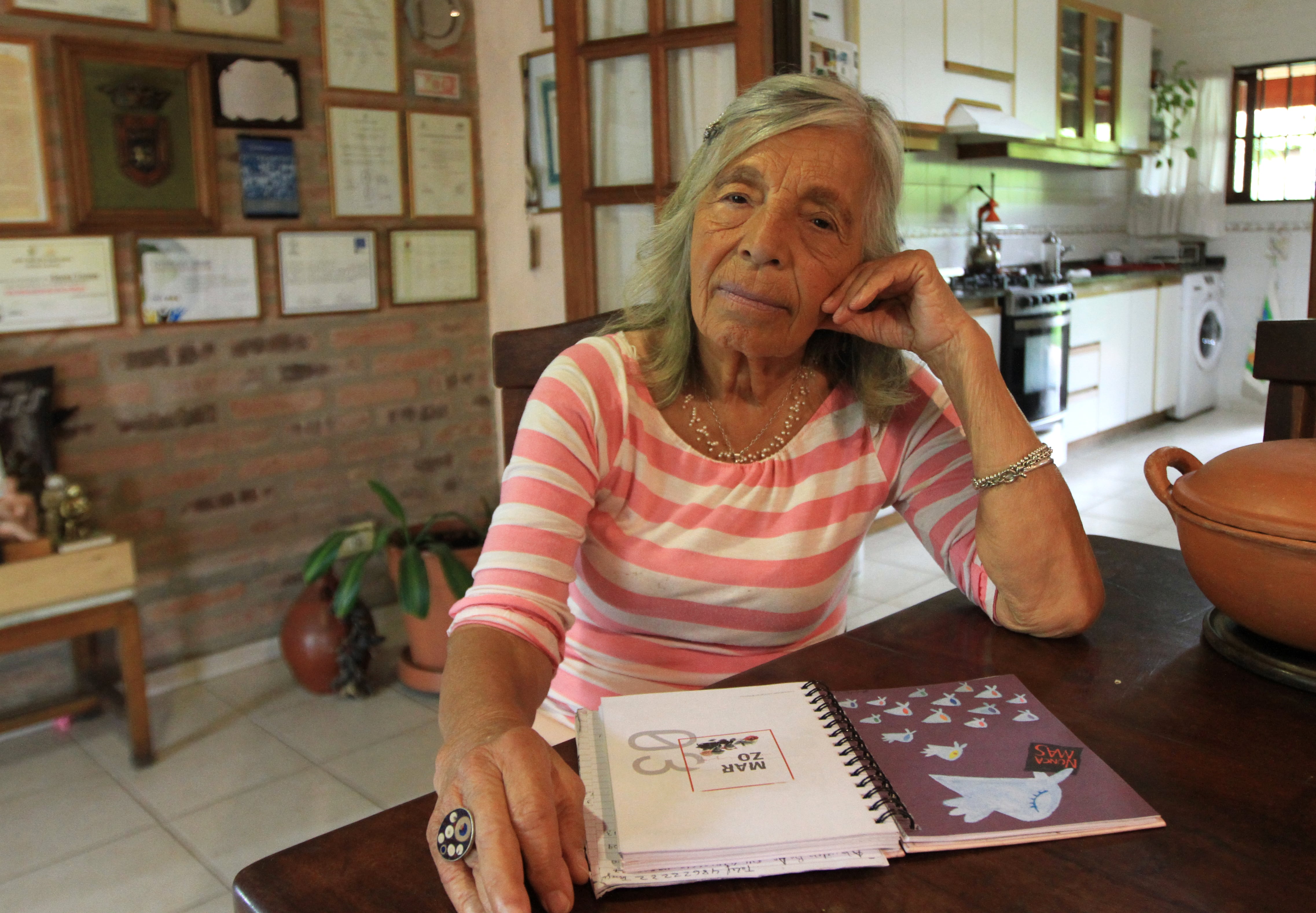 Torres sigue denunciando a gente como la monja Monserrat Tribo, que sabe y calla.