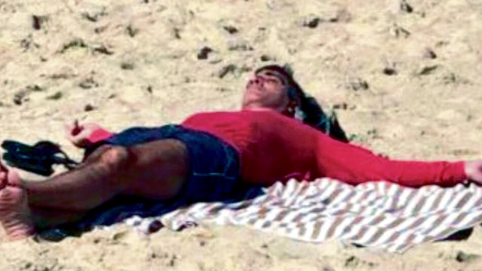 El ahora ex presidente del BCRA Luis Caputo podrá descansar después de dilapidar 15 mil millones de dólares en apenas tres meses.