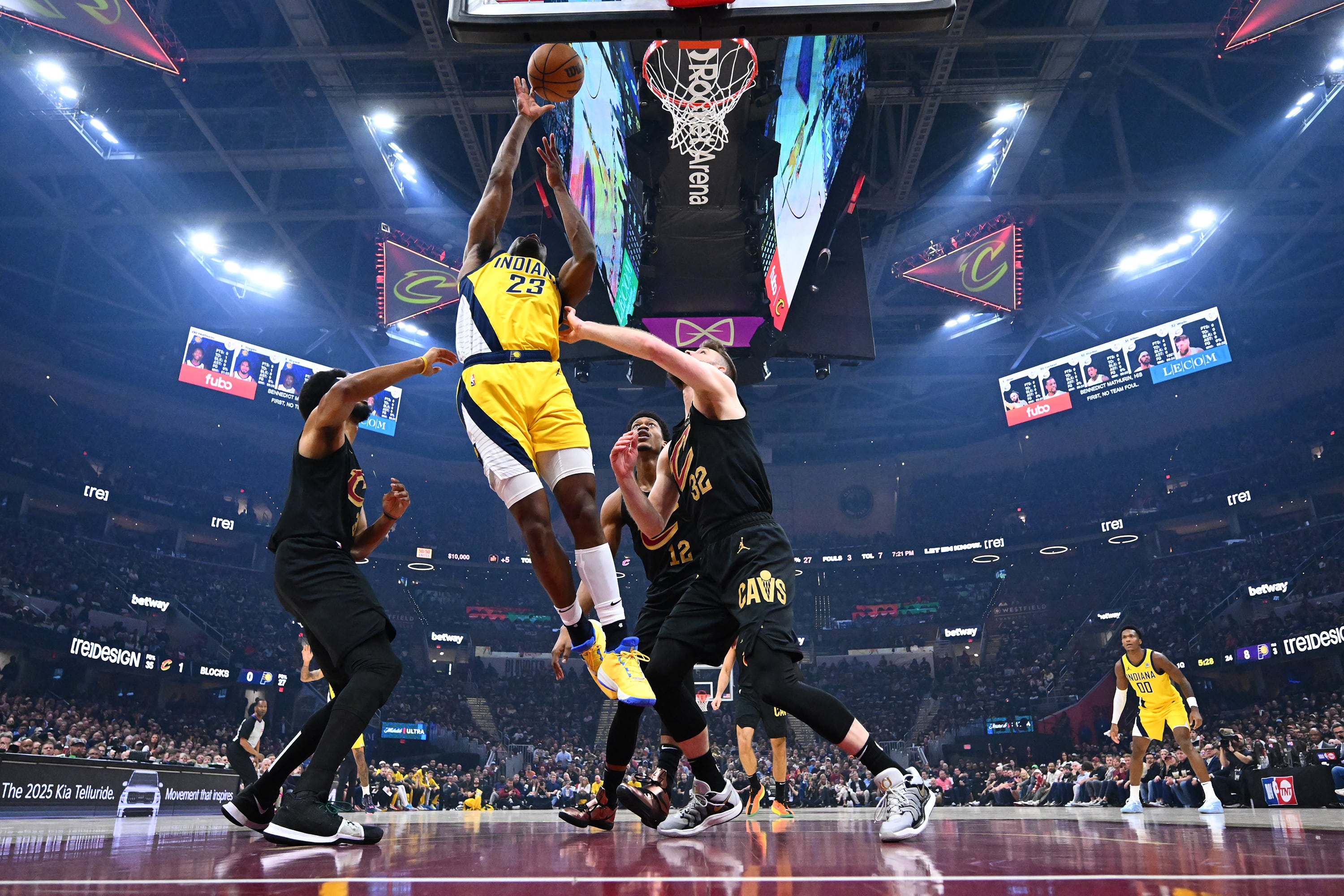 Indiana remontó casi 20 puntos y venció a Cleveland para asegurar la clasificación