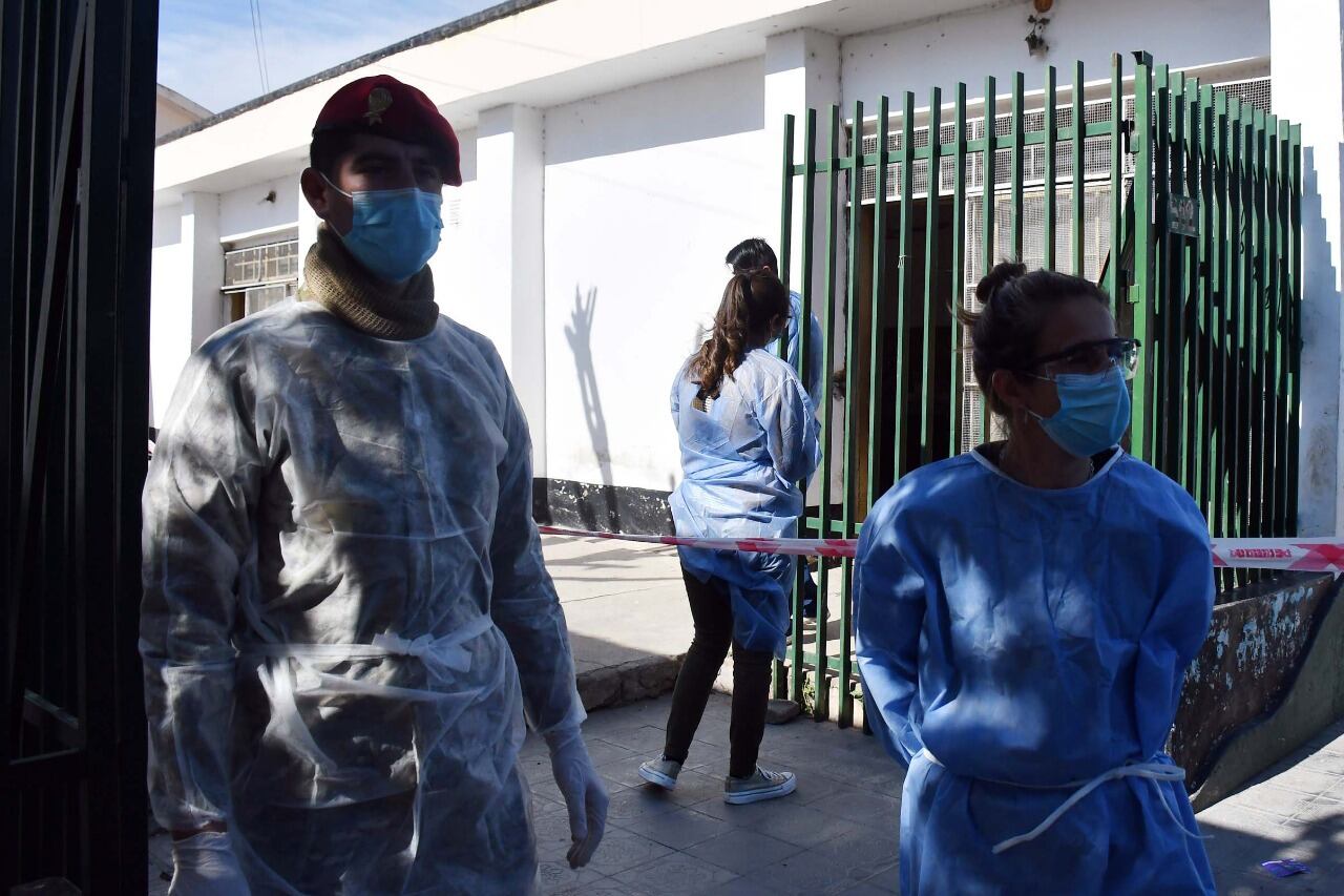 Confiado por los resultados del primer hisopado negativo, el viajero desplegó una intensa actividad social entre el viernes y el sábado.